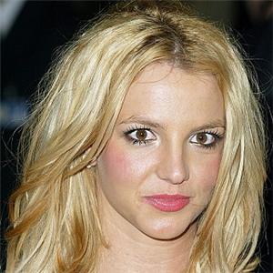 Spears enjoys heavy eye makeup and lip gloss