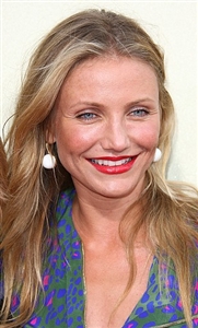 Cameron Diaz looks great with a red pout. 