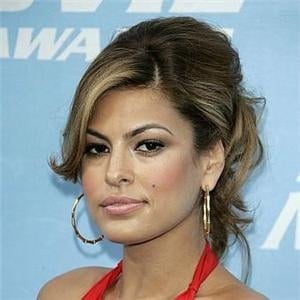 Eva Mendes usually chooses colors that complement her skin tone