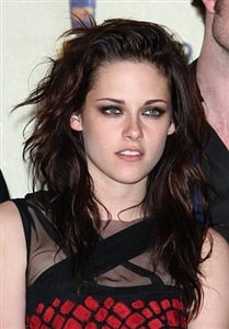 Kristen Stewart rocking heavy eye makeup at an event