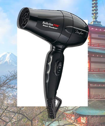 The Lightweight Hair Dryer for Global Travel