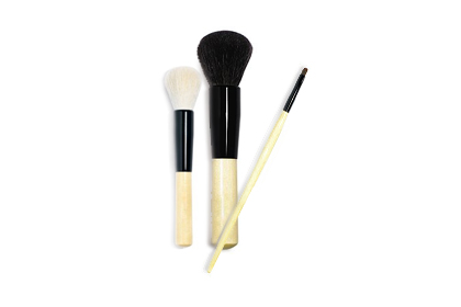 Habit No. 7: Using dirty makeup applicators