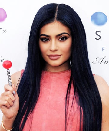 Blue-Black Hair: Kylie Jenner