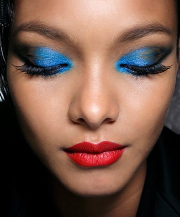 Blue lid, red lip classic