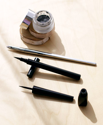 Liquid Eyeliner Tip No. 2: Experiment With Applicators