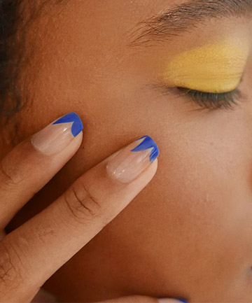 Minimalist Nails: Abstract Tips