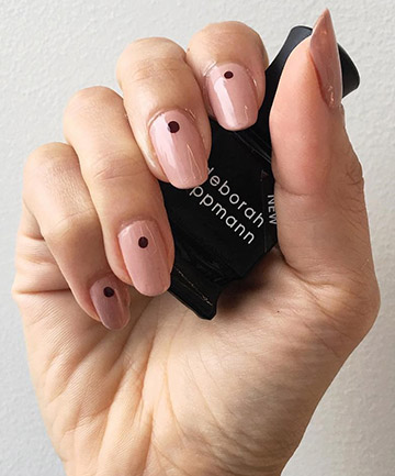 Minimalist Nails: Little Black Dot 