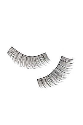 Apply false eyelashes with ease